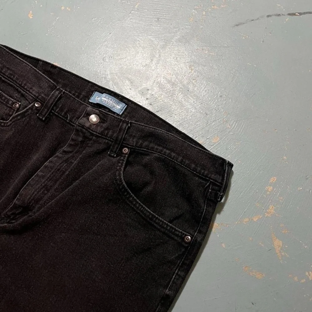 Lee Black Relaxed Fit Jeans with Smooth Finish - Picture 3 of 7
